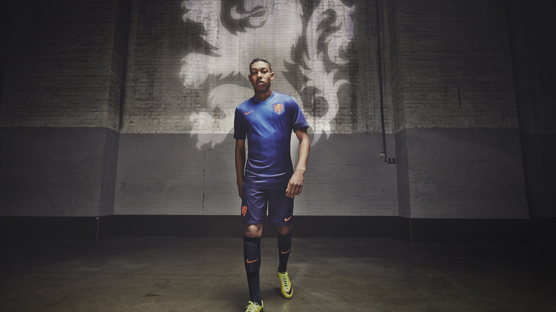 爱游戏官网-五大联赛是否通过双后腰系统压缩防线空当，双后腰阵容